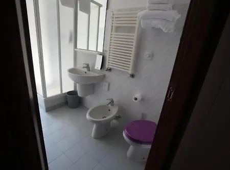 Hotel Nologo 2*