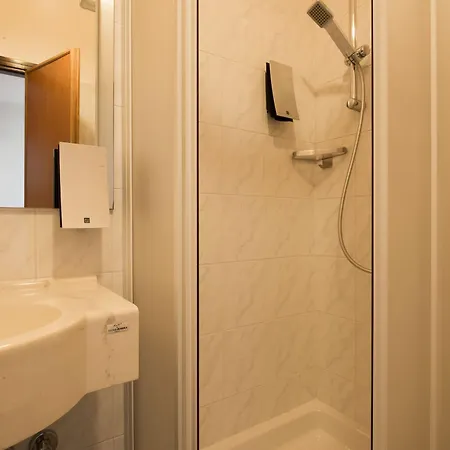 Hotel Nologo 2*