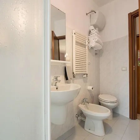 Nologo Hotel 2*
