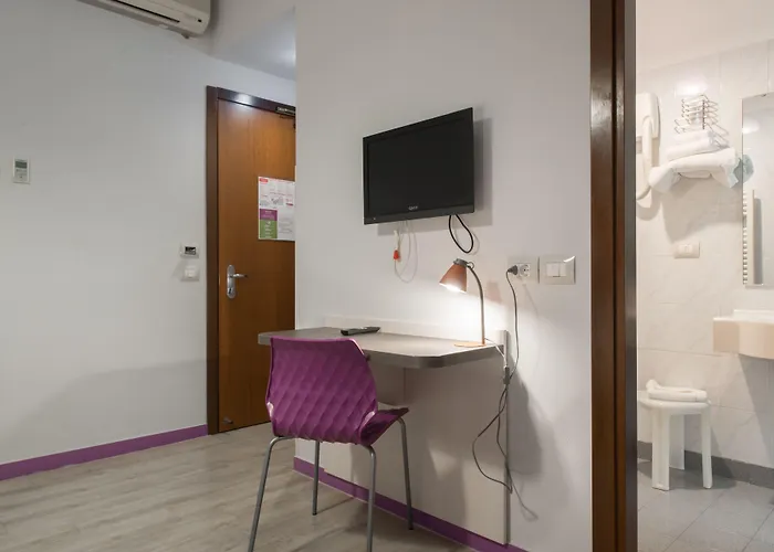 纳罗格酒店 2* 热那亚