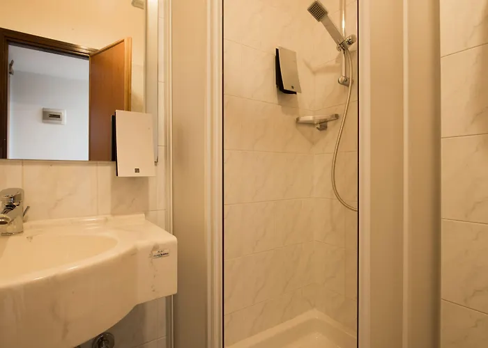 纳罗格酒店 2* 热那亚