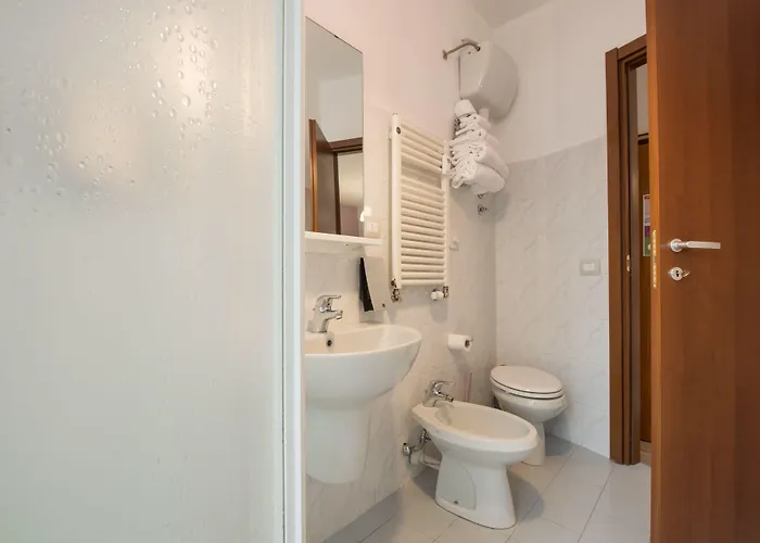 纳罗格酒店 2* 热那亚